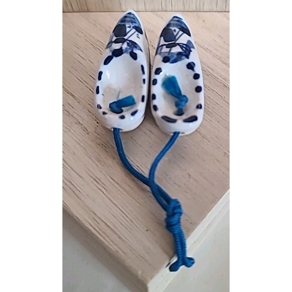 Vintage Handpainted Delft Holland Porcelain Dutch Miniature Clogs Shoes Windmill - Picture 3 of 6